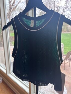lululemon athletica Black & Green Reversible Mesh Sleeveless Crop Top NWT